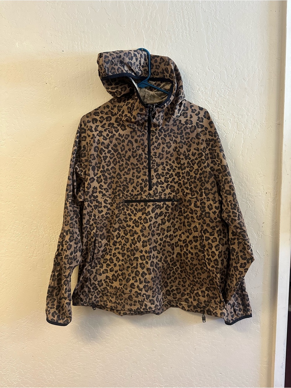 lululemon athletica Leopard Print Hooded Rain Anorak - size Large, Men’s